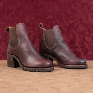 Frye Sabrina Chelsea Women Vibram Cognac Oil Tanned Full Grain Chelsea Boots sz